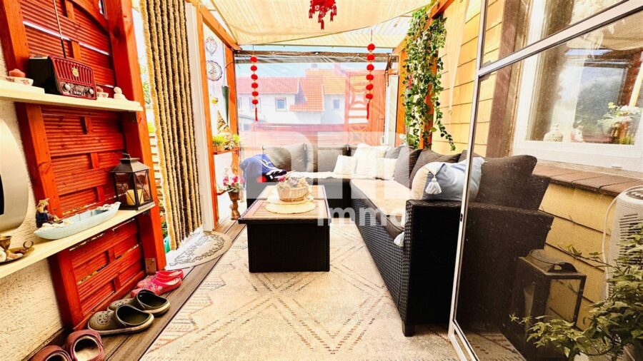 Teilsaniertes Einfamilienhaus mit Anbauten + Nebengebäude auf 1.600 m² Traumgartengrundstück - EG Terrasse / Freisitz / überdacht